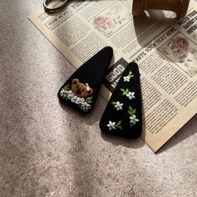 گیره تق تقی گلدوزی شده