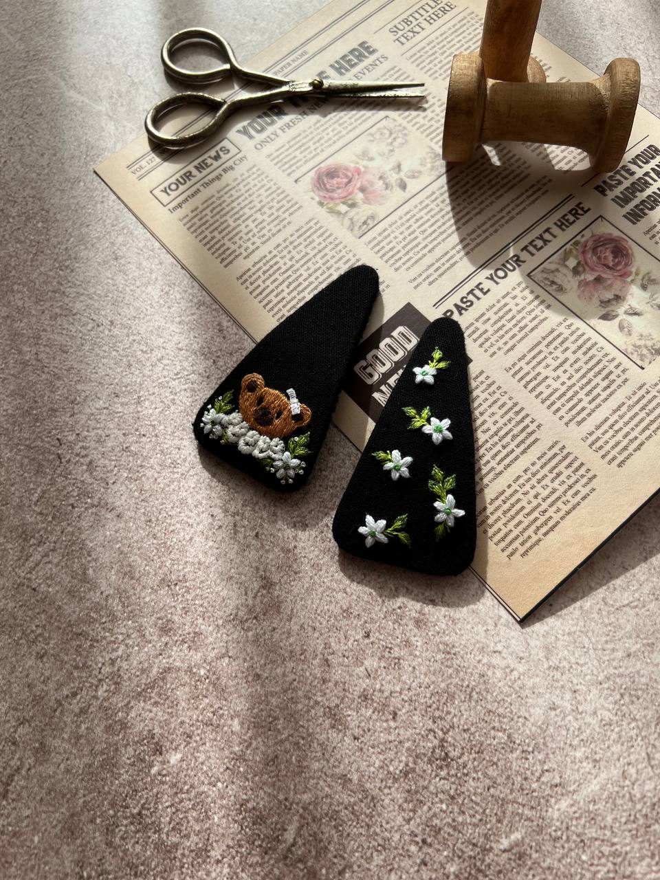 گیره تق تقی گلدوزی شده مشکی گیره تق تقی گلدوزی شده - Image 1